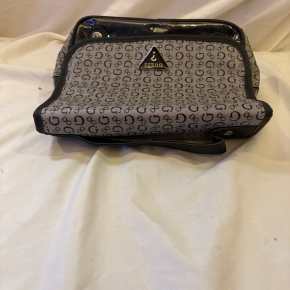 GUESS Signature Gray Portable Hanging Toiletry Travel Bag Makeup Bag Medium - Picture 8 of 12